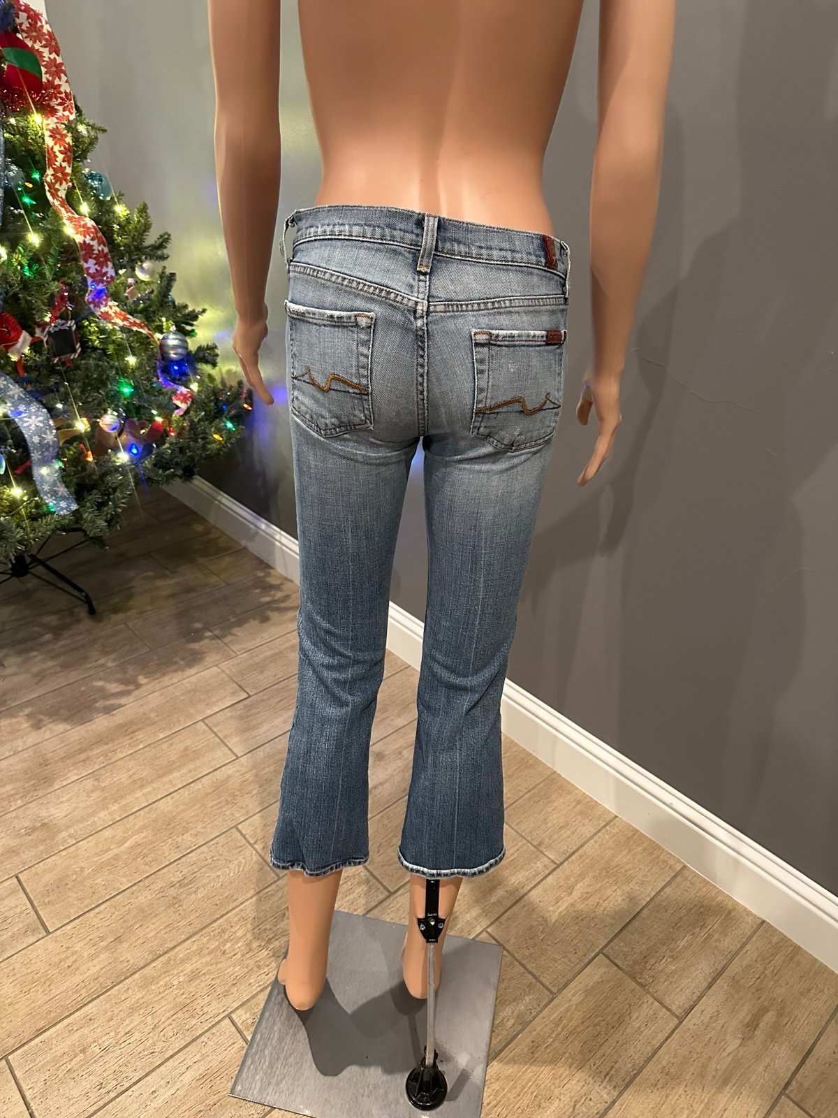 7 For All Mankind Cropped Capri Jeans - Size 25