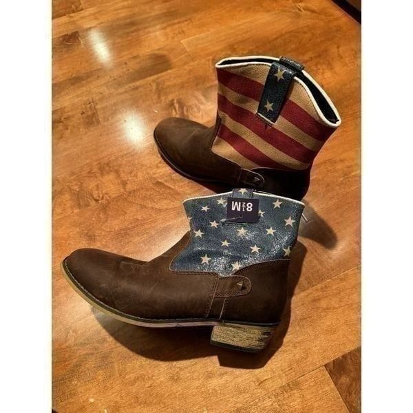Woman’s Sterling River cowboy boots leather from Nashville