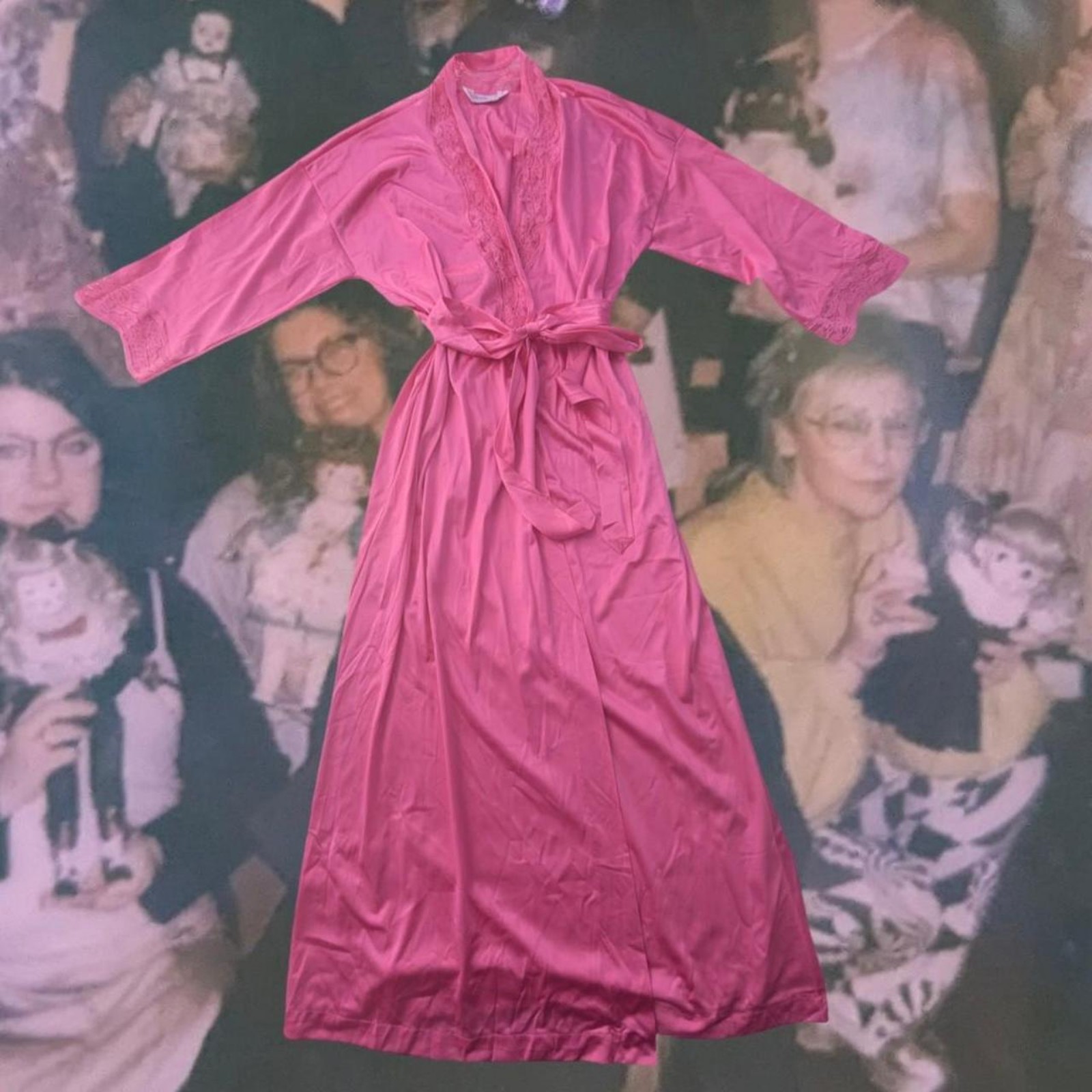 True Vintage 70's Vanity Fair Petites Hot Pink Satin Half Sleeve Robe