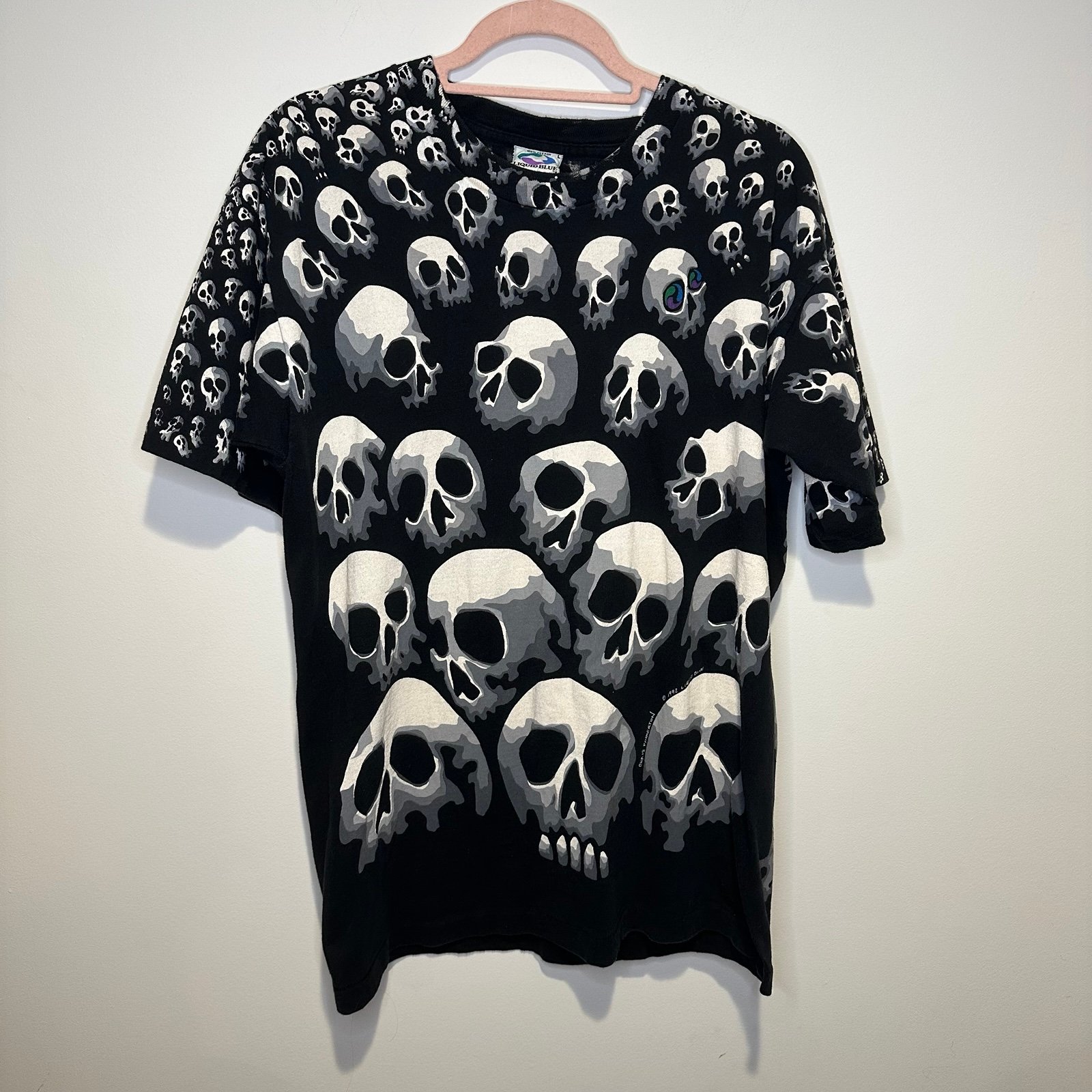 vintage liquid blue skulls tshirt size large