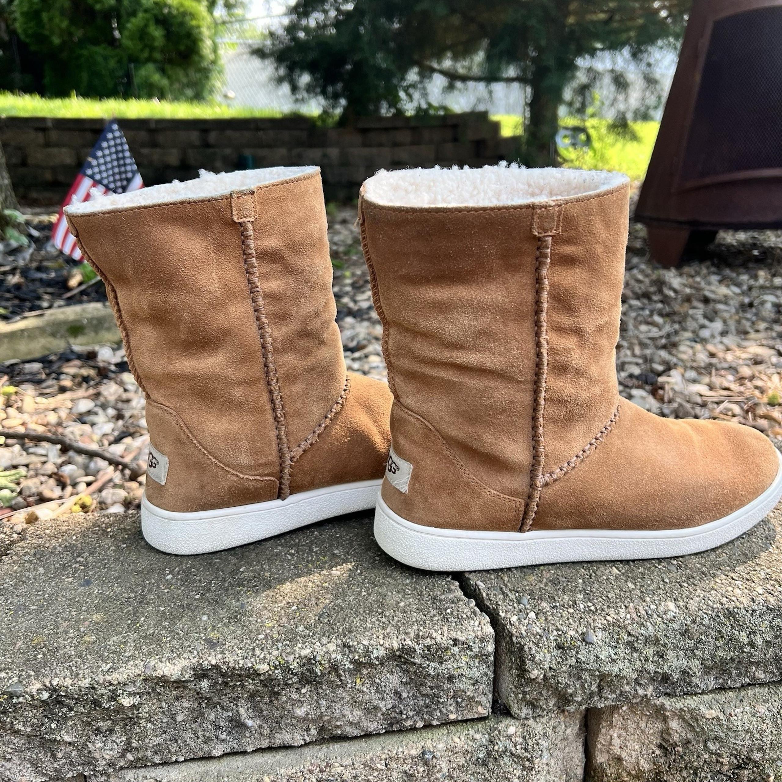 UGG Australia Women's Size 10 Mika Classic Chestnut Suede Boots Sheepskin lined