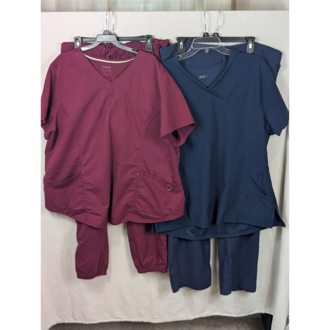 Mixed Brand of Women's Scrubs 4 Complete 1 Top Top's Size 2XL/Bottoms 2XL