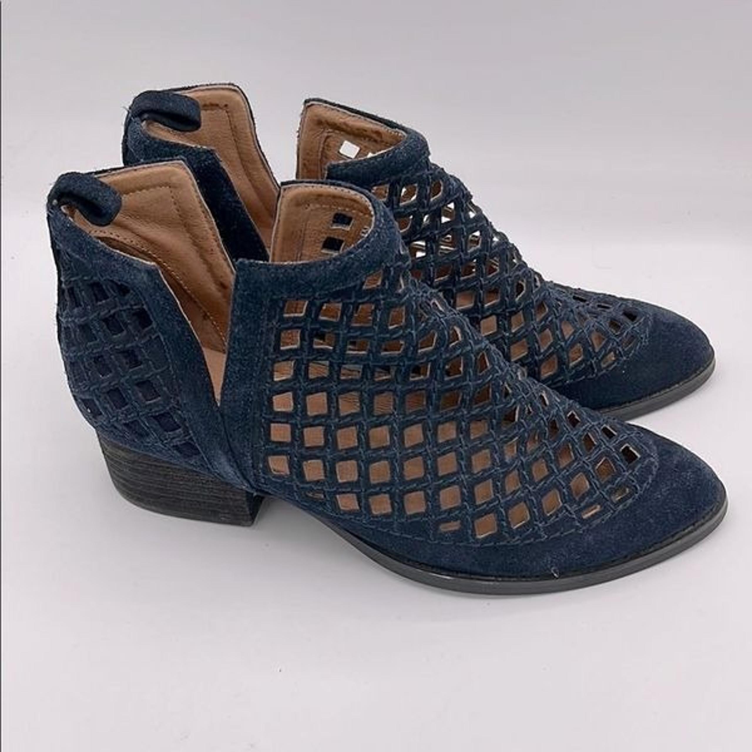 Jeffrey Campbell women’s taggart navy suede open weave almond toe ankle boot 7.5