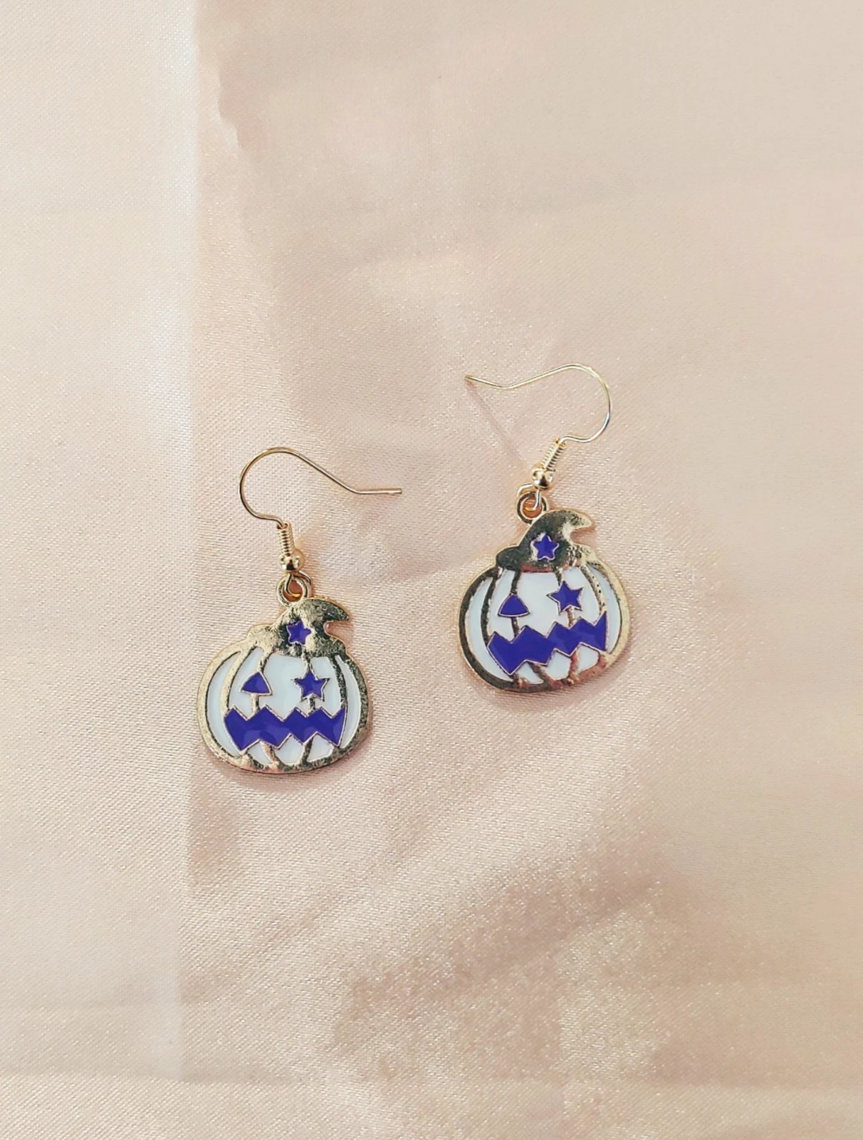 Hello Kitty Easter Greeter