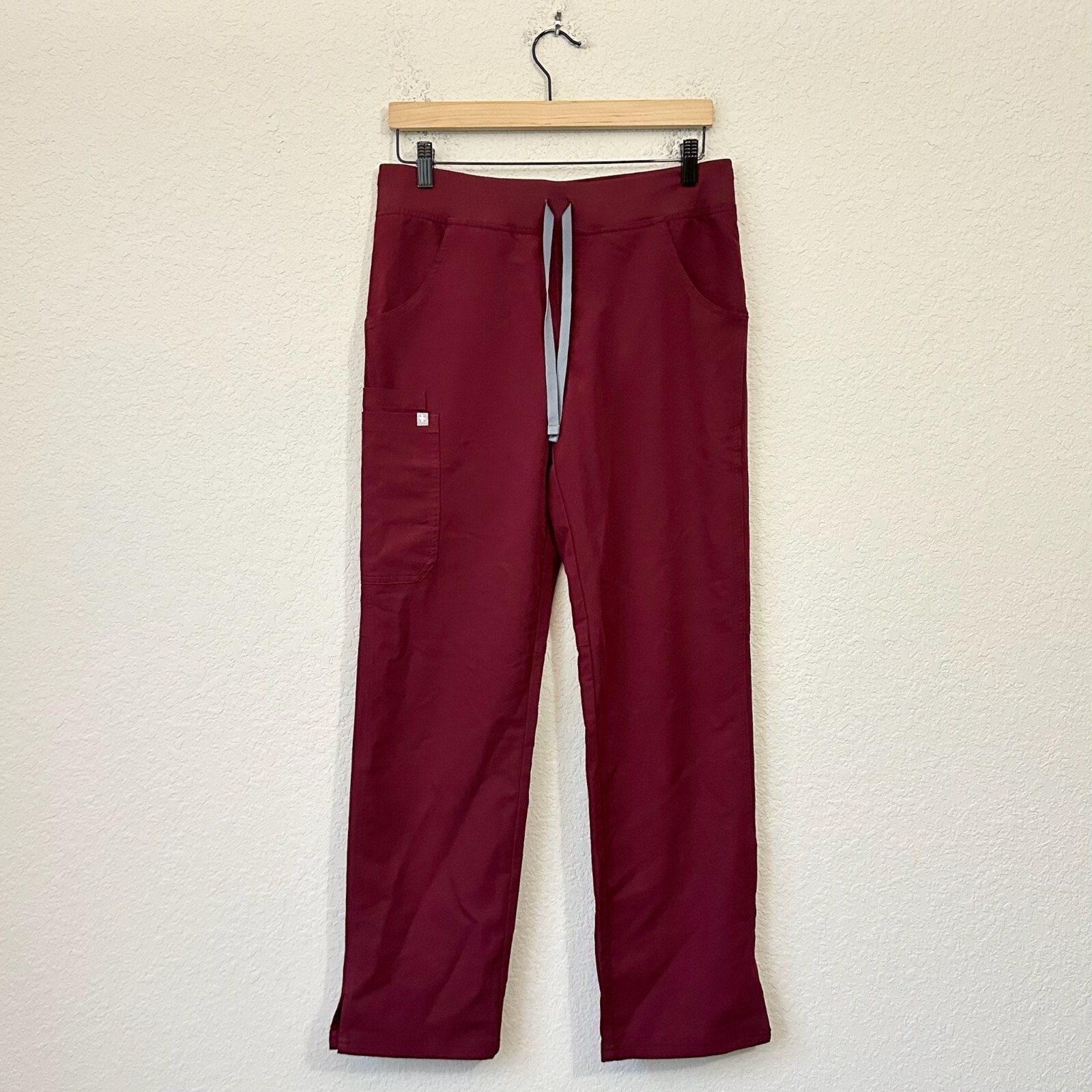 FIGS Kade Cargo Scrub Pants Burgundy Straight Leg Medical Nurse Uniform