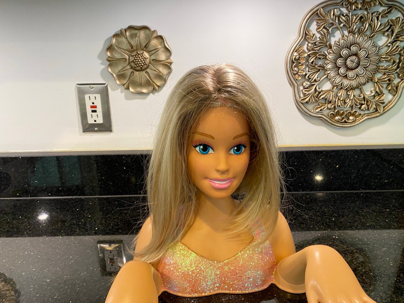 Synthetic Natural Looking Wig TK22911A4 & 2 Wig Caps NEW