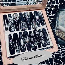 Black Widow 22 piece press on nail set