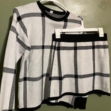 Knit pencil skirt and crew neck sweater set sz small