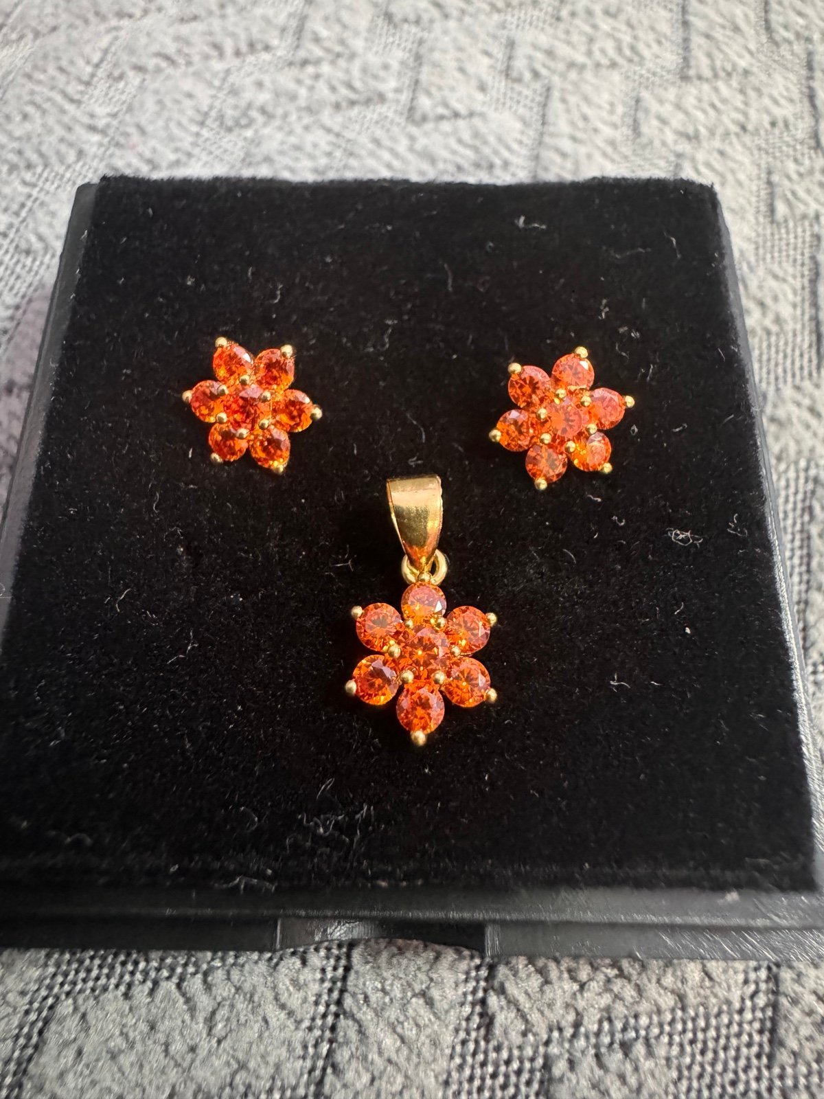 18k Gold Earrings and Pendant Rosita Set