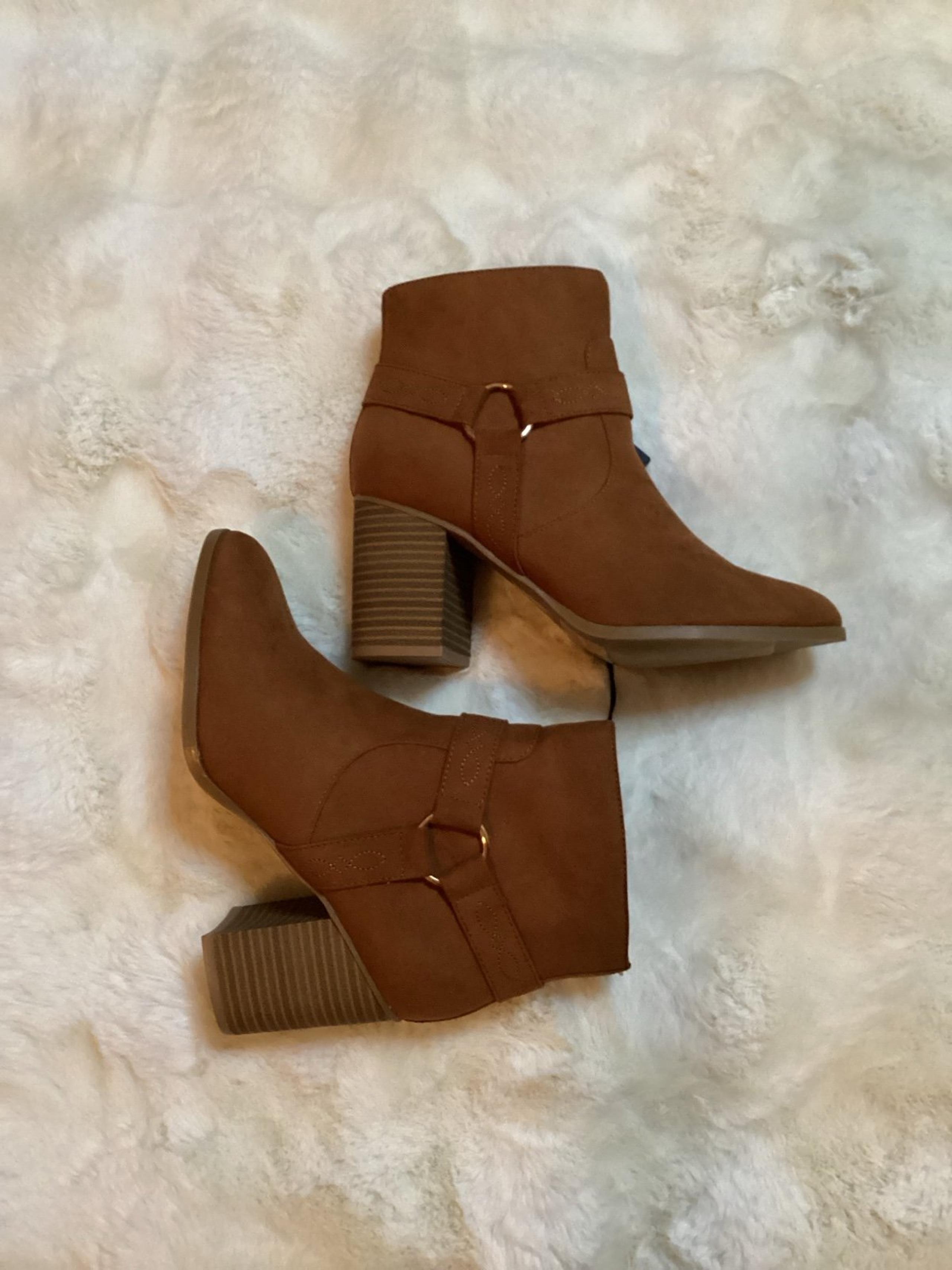 NWT BOUTIQUE BOOTS 7