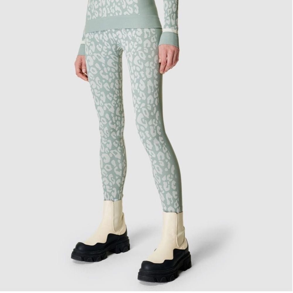 NWT Sweaty Betty Leopard Jacquard Base Layer Leggings Blue Leaopard Paint Medium