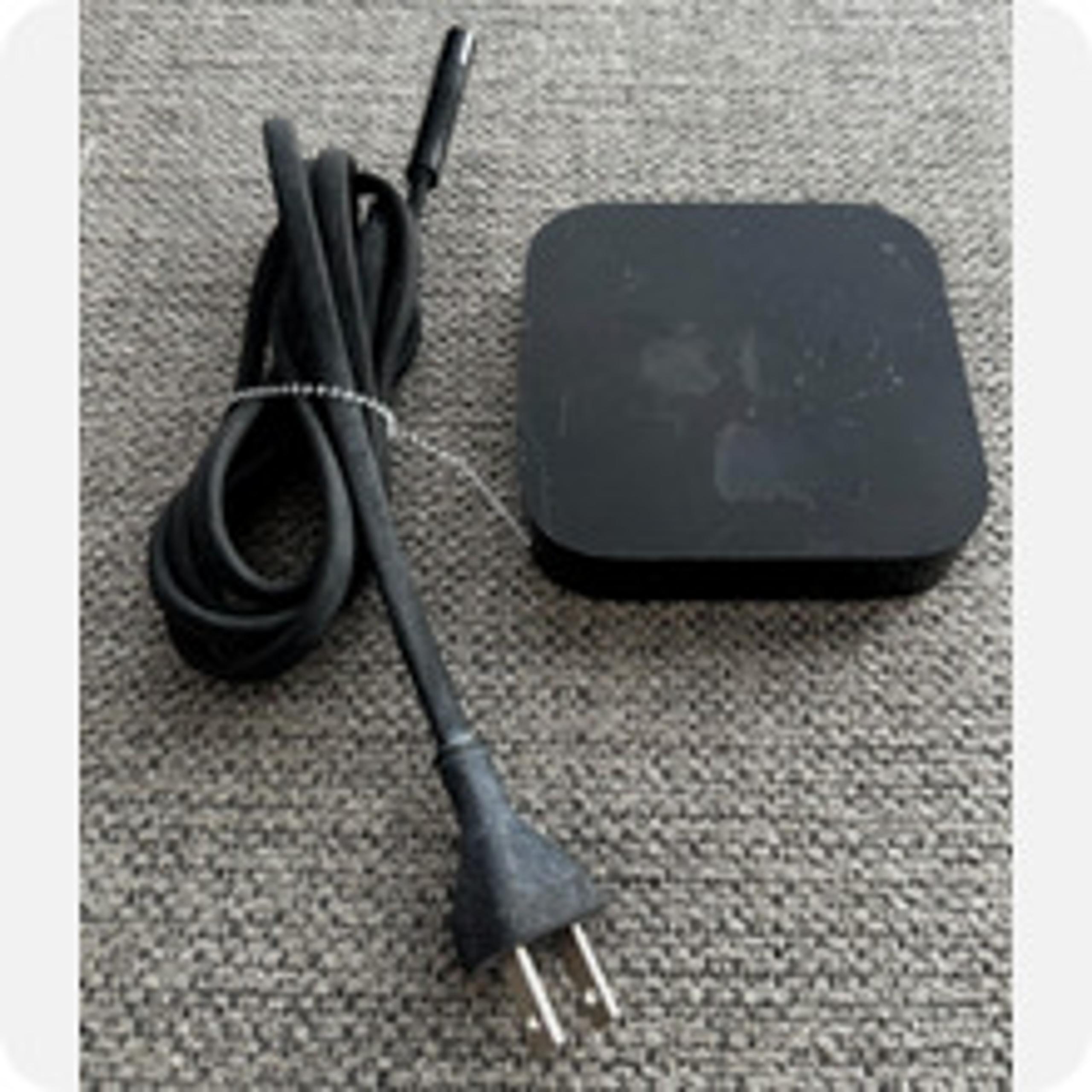 Apple TV (2nd Generation) 8GB Media Streamer - A1378 w/ Power Cable - No Remote