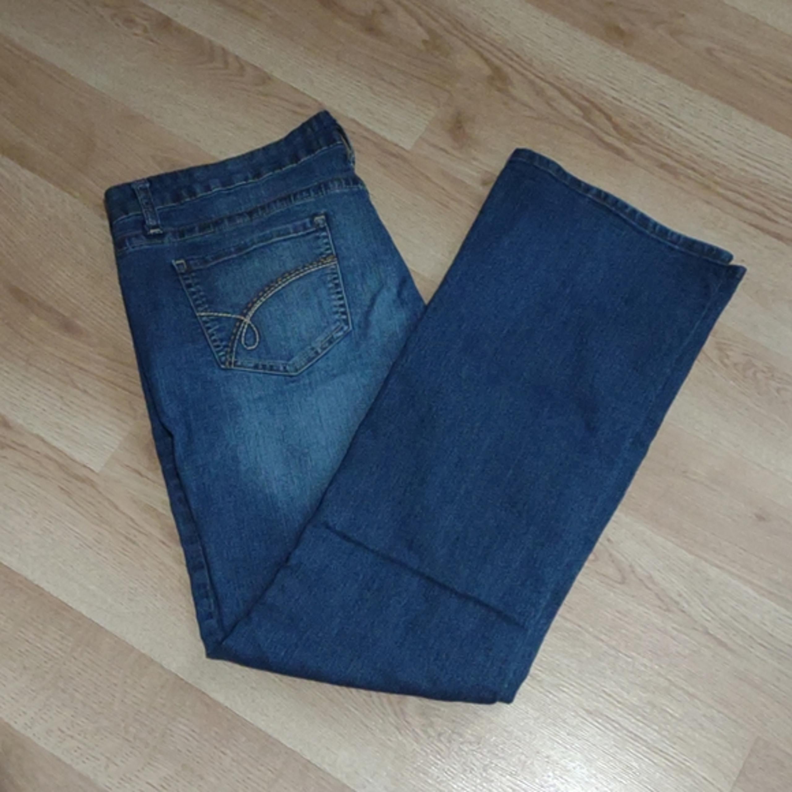 Bootcut Size 17 Mid Rise Stretch Dark Wash Denim No Boundaries Jeans