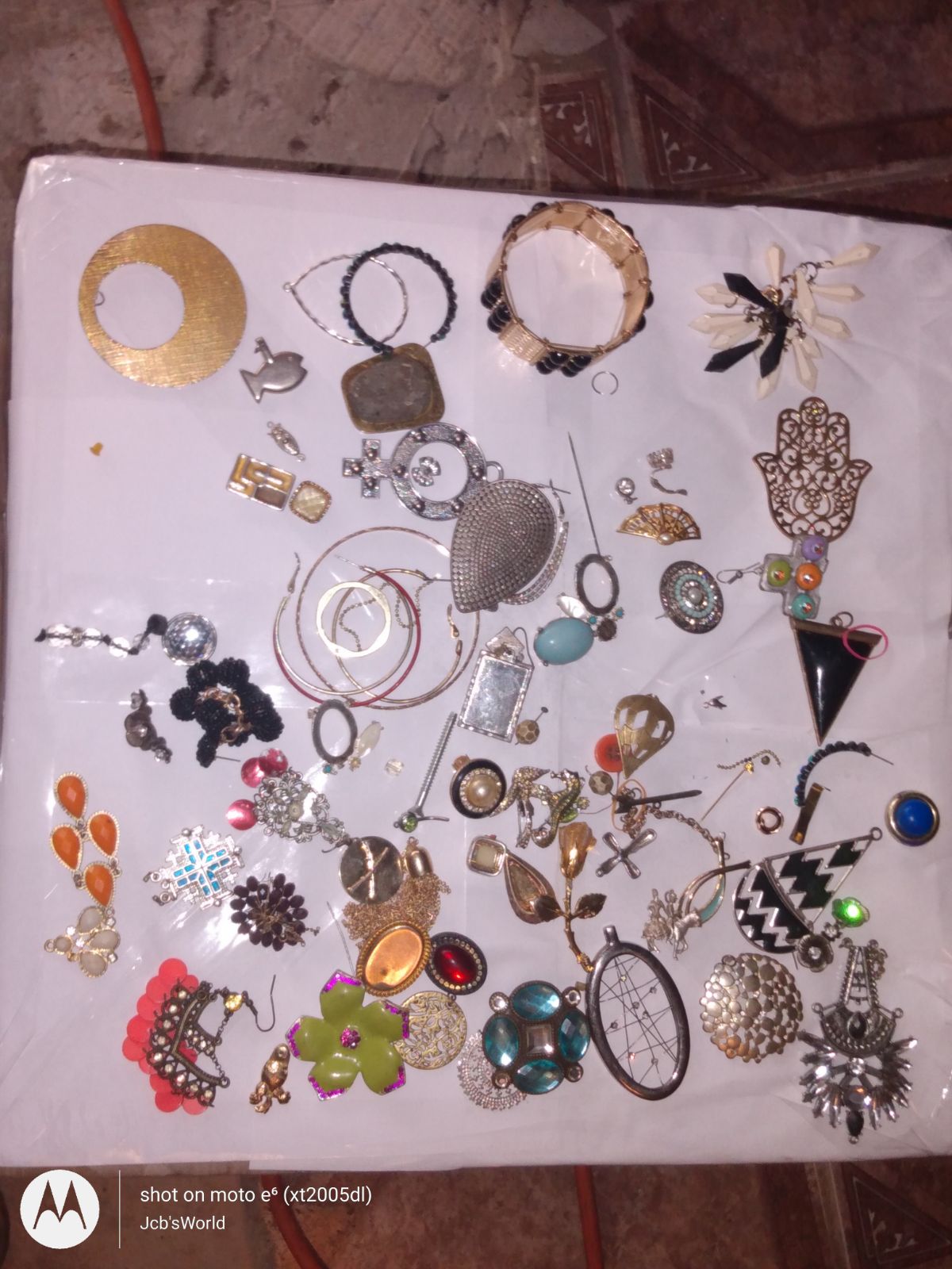75 pieces of assorted costume jewelry