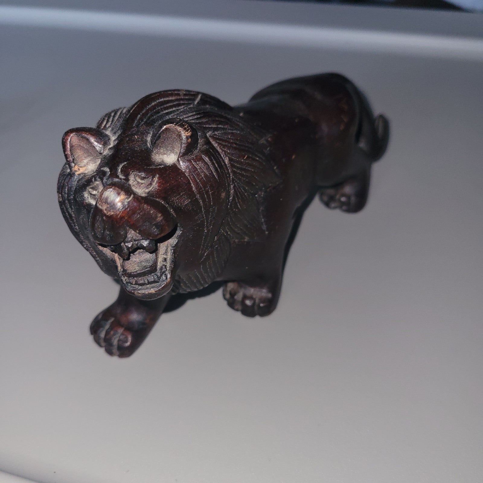 VINTAGE HAND CARVED WOODEN CHINESE LION FIGURE