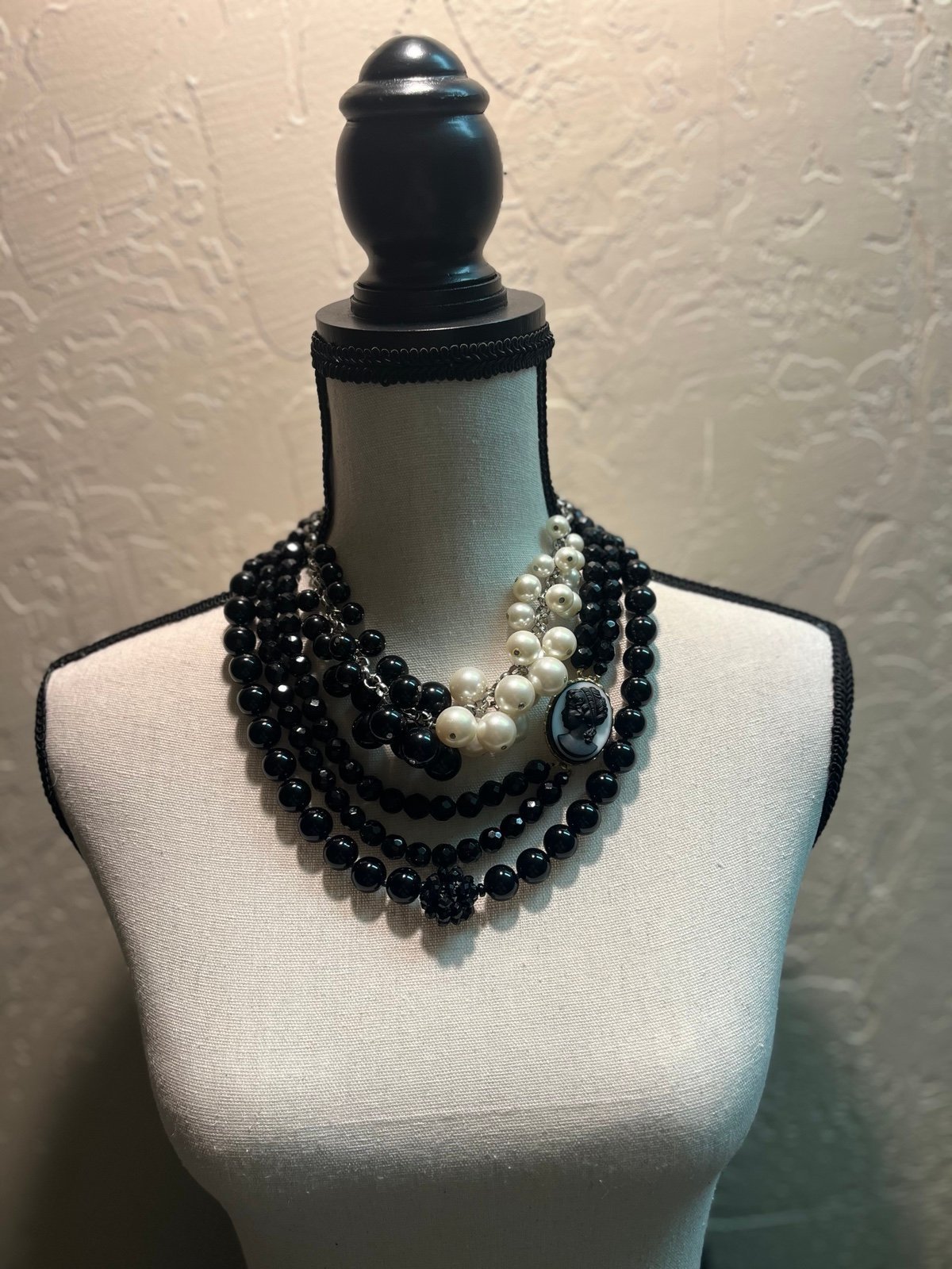 NYC STATEMENT NECKLACE AESTHETIC NECKLACE
