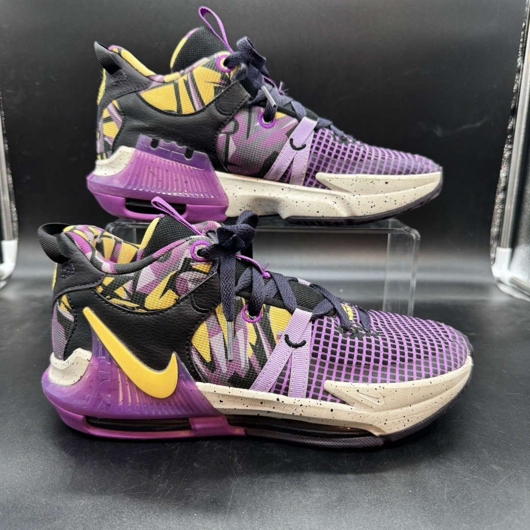 Nike Lebron Witness 7 SE GS Lakers Purple Gold Graffiti FD0209-001 Size 7Y EUC