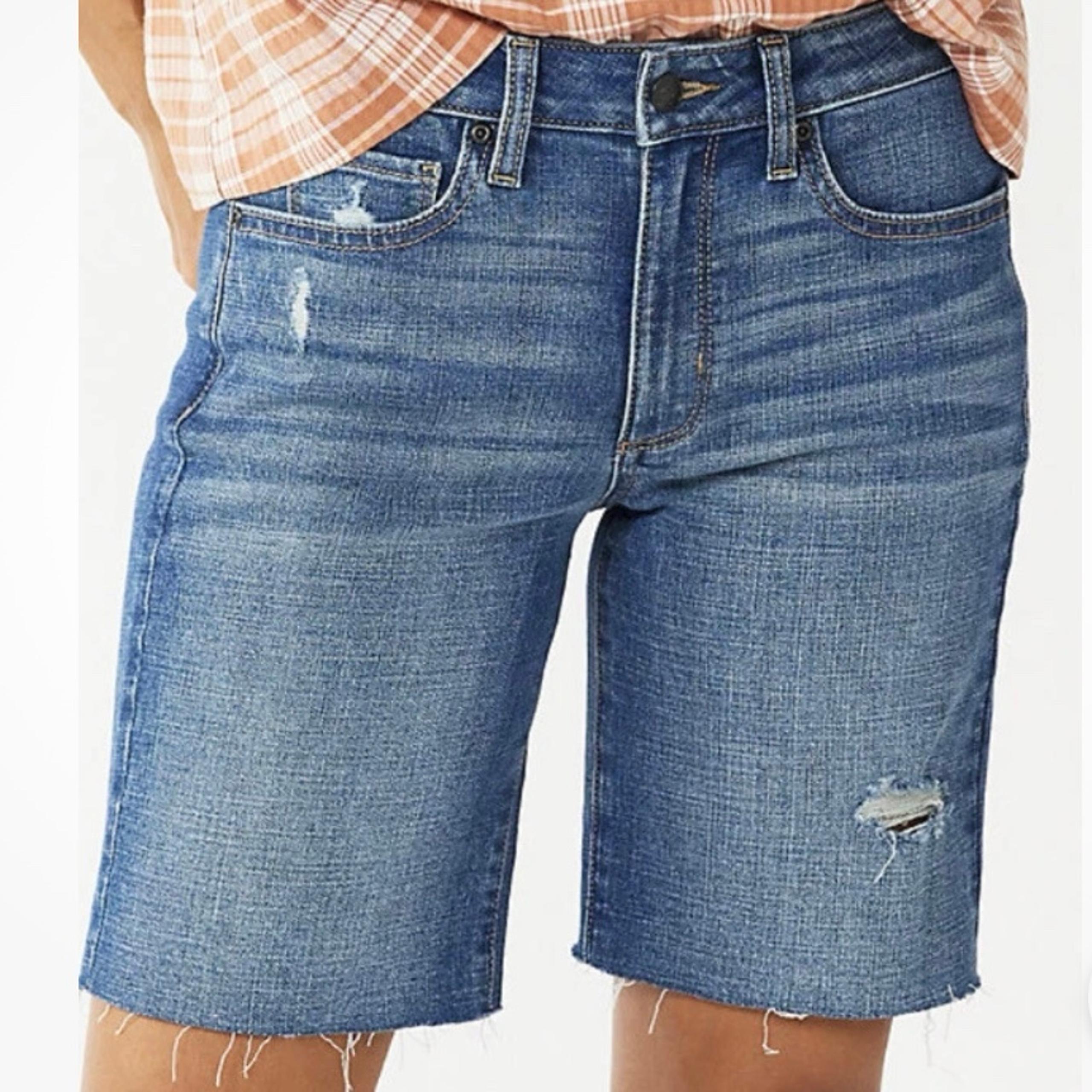 Sonoma Bermuda Blue Denim Shorts Knee Length Women's Size 12 Distressed