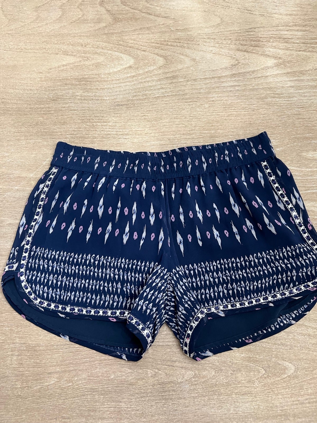 Joie navy ikat silk pullon shorts size medium NWT