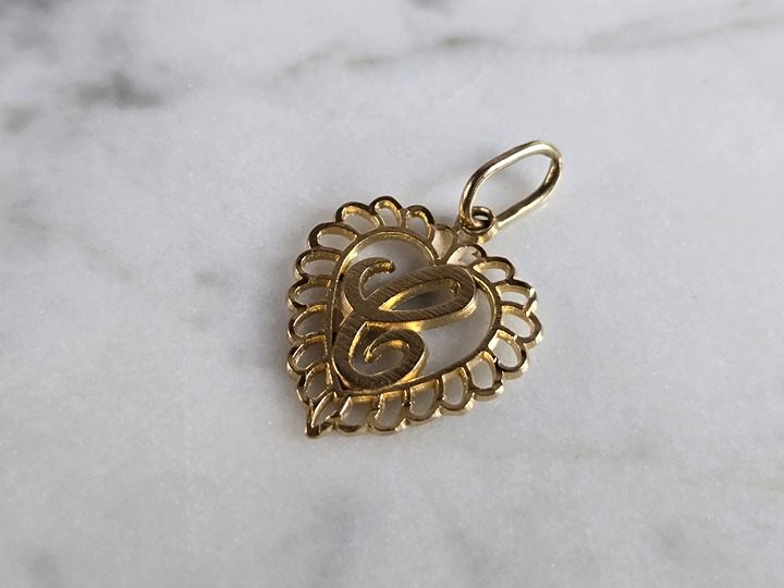 Womens Vintage Estate 10K Yellow Gold Heart L Pendant 0.8g E7467