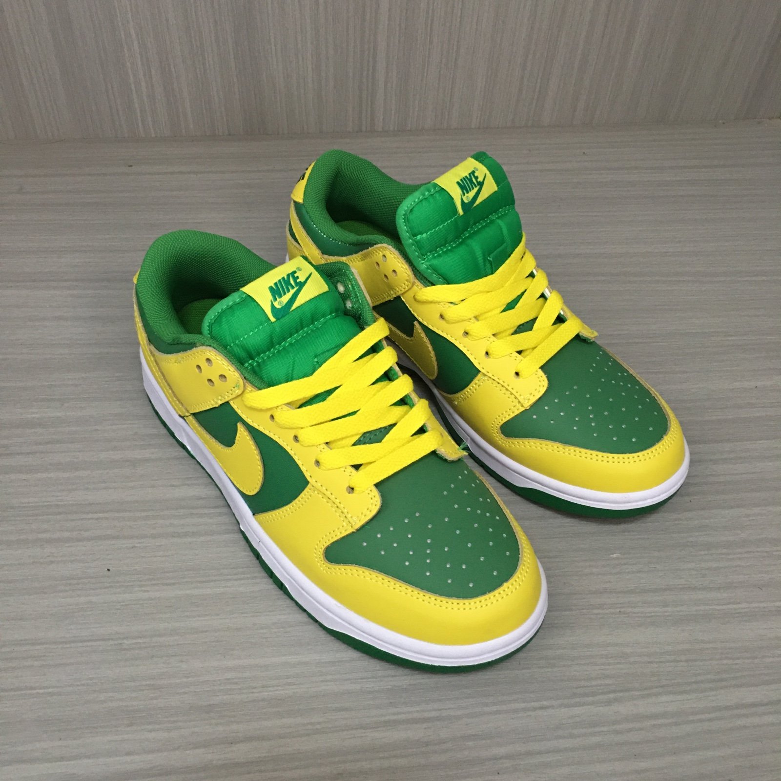 Dunk low shoes men size 9.5us