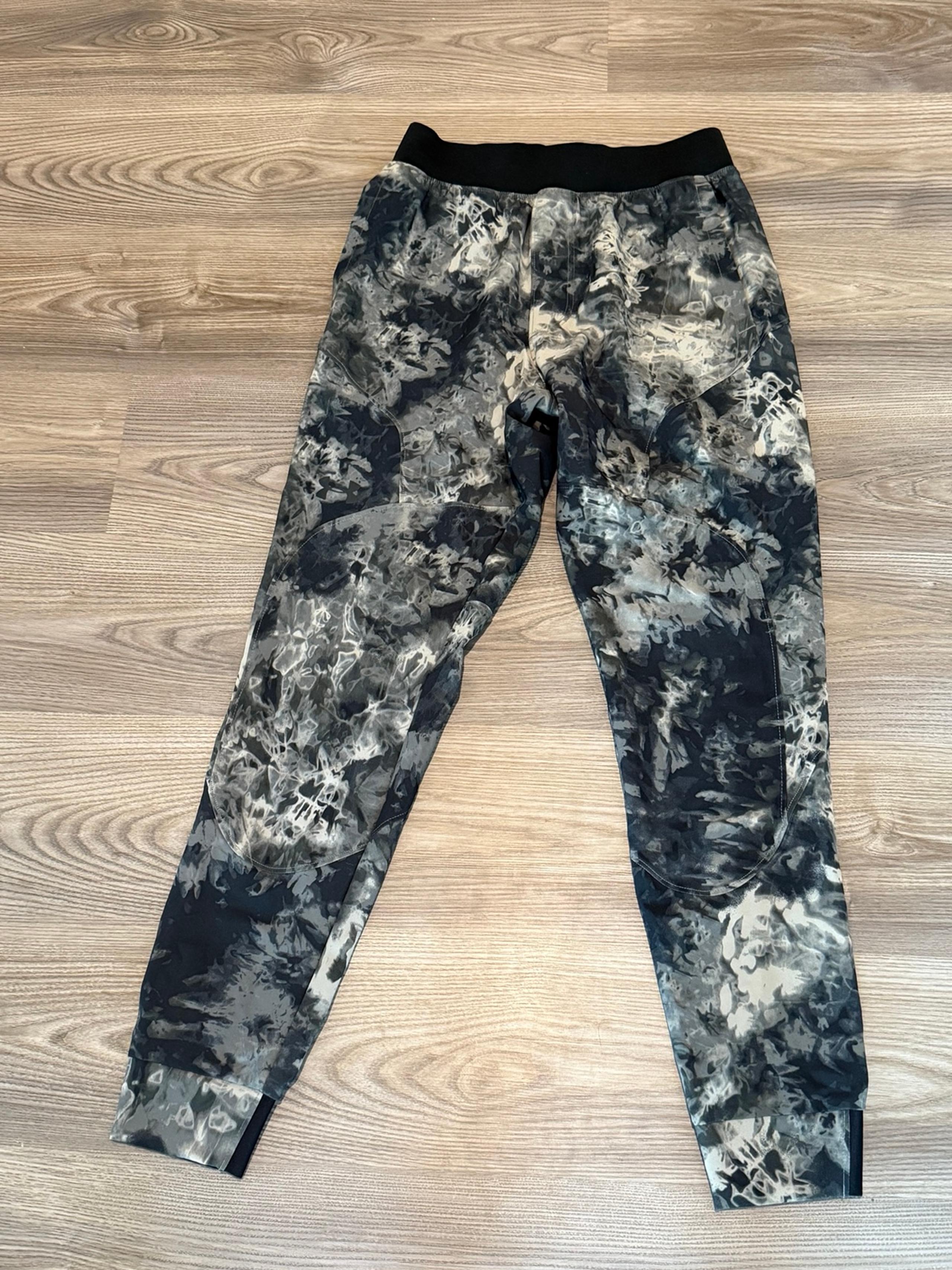 Under Armour Unstoppable Fitted Camo Jogger Pants Mens size Small