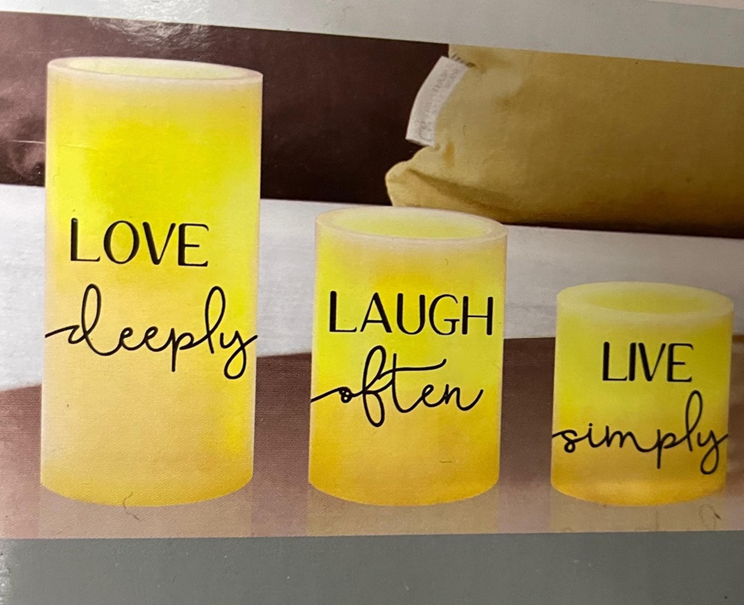 NWT 3 Flameless Vanilla Candles w/ Timer