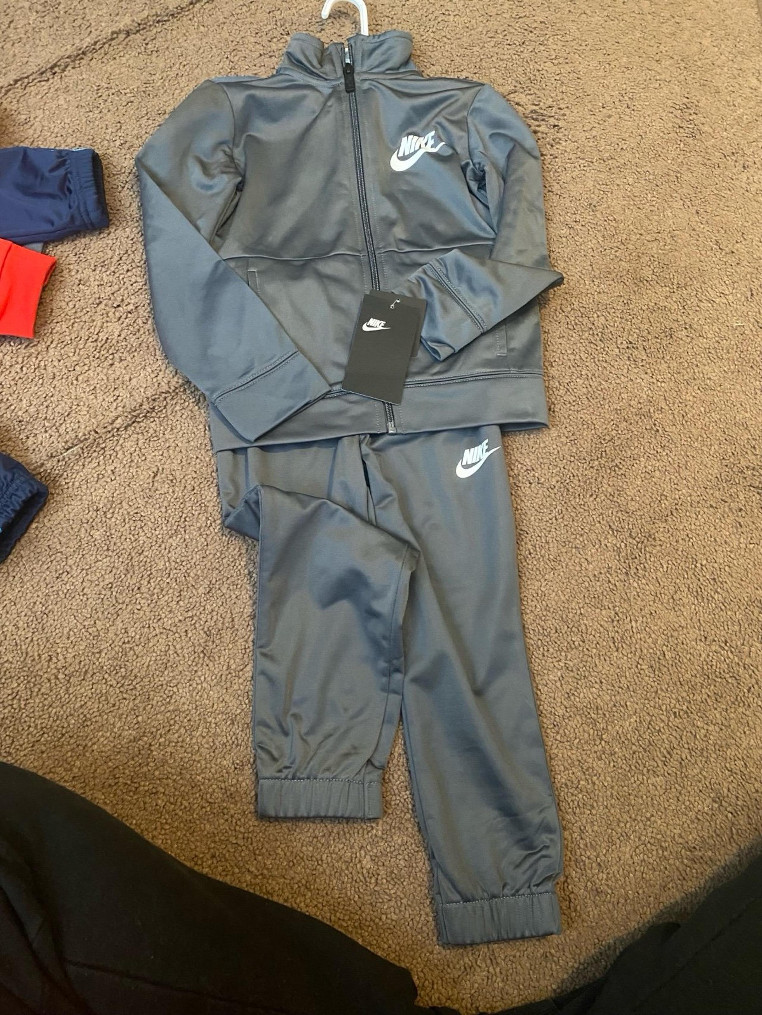 Bnwt Nike set xs/3-4