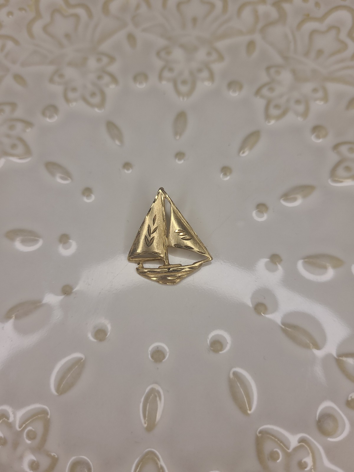 14K gold sailboat pendant