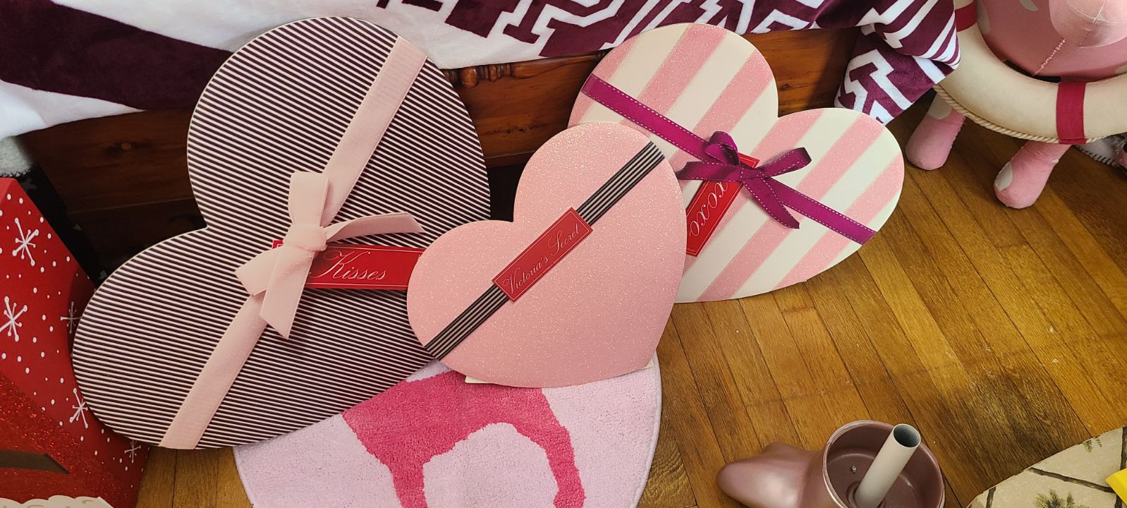 Victoria secret pink display valentines day
