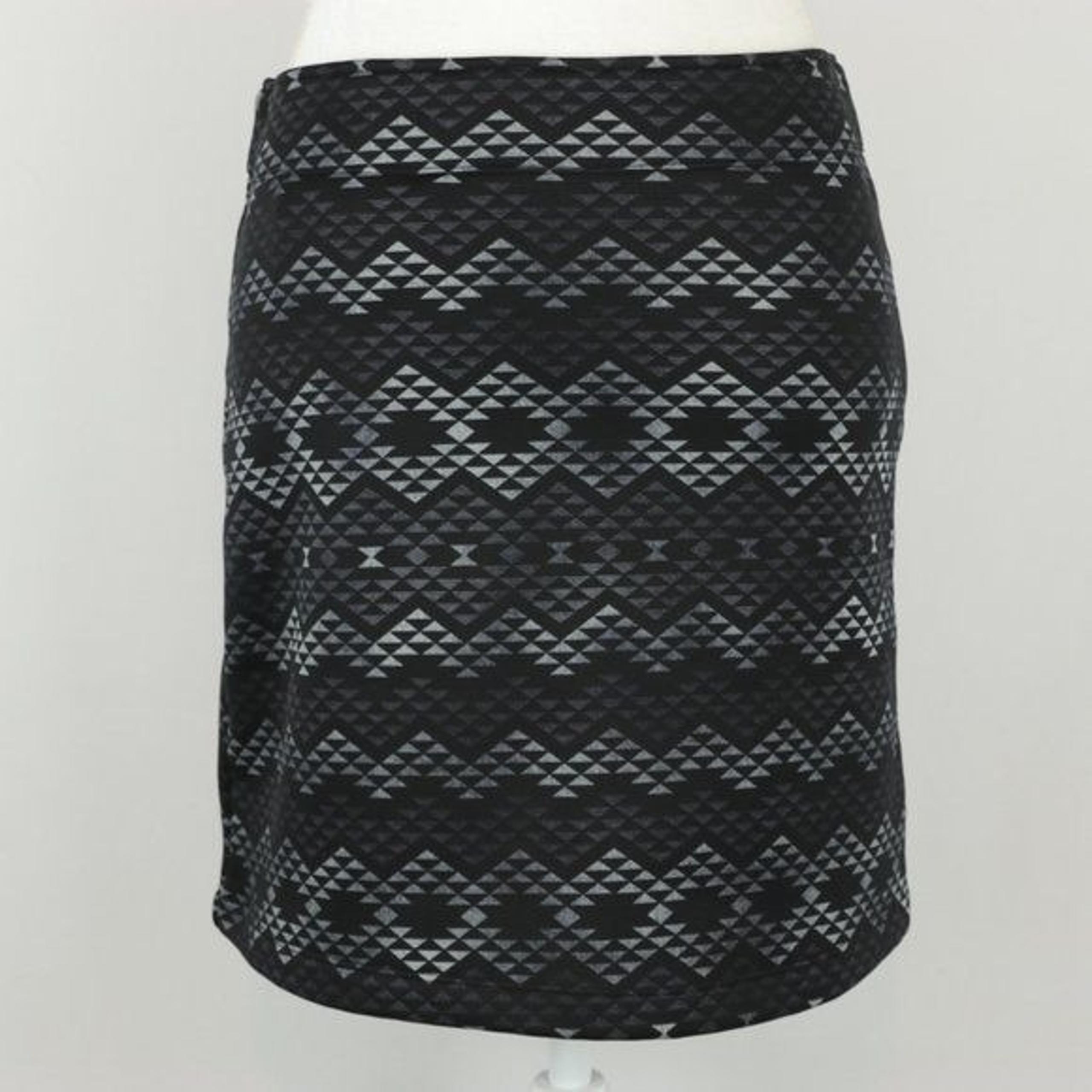 Athleta Wander Women's Small Black White Fleece Lined Layering Mini Skirt
