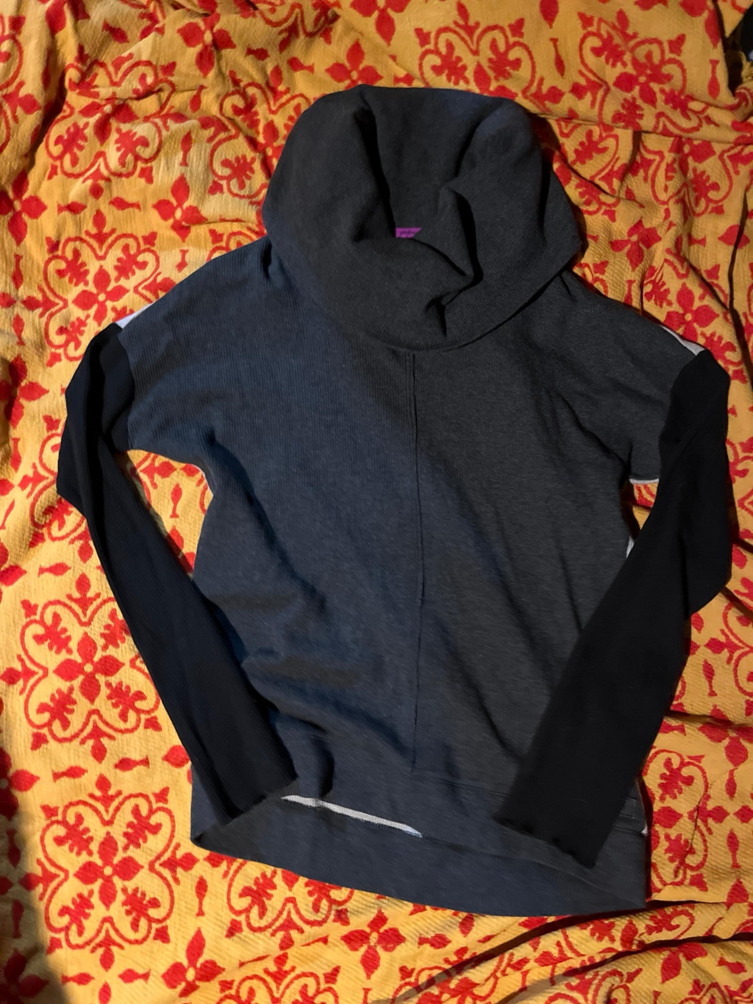 Kensie performance top. Size small. Cowl neck. Black and gray