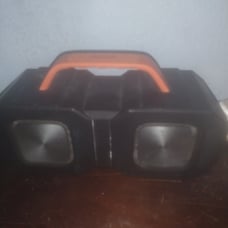 I am selling my speaker to make sum extra money as a little side hustle