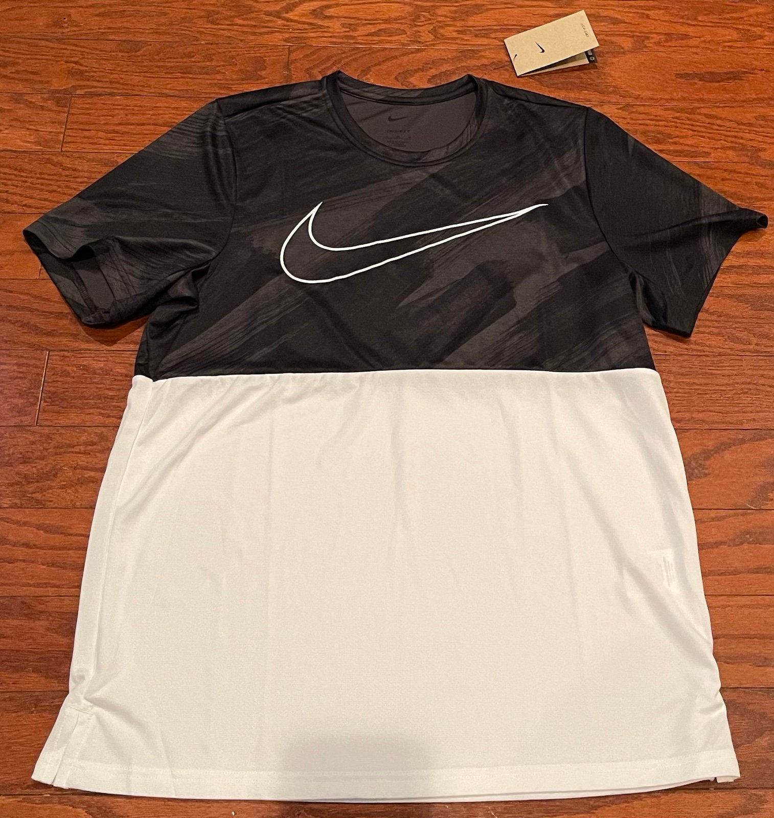 Mens M Nike Training Dri-Fit DR8803-060 Black & White