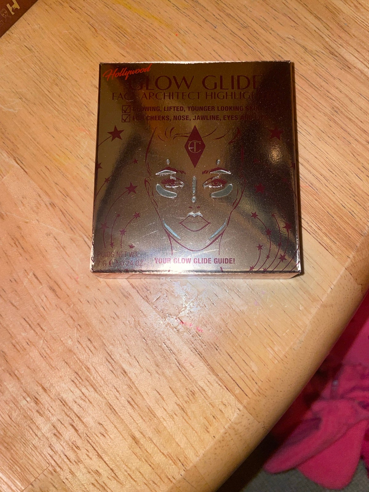 Charlotte Tilbury glow glide powdered highlighter