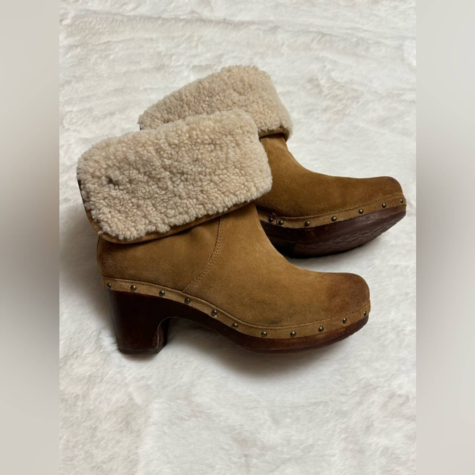 UGG Women's Lynnea Shearling Ankle Clog Boots Sheepskin Fold-Over Lining Size 7