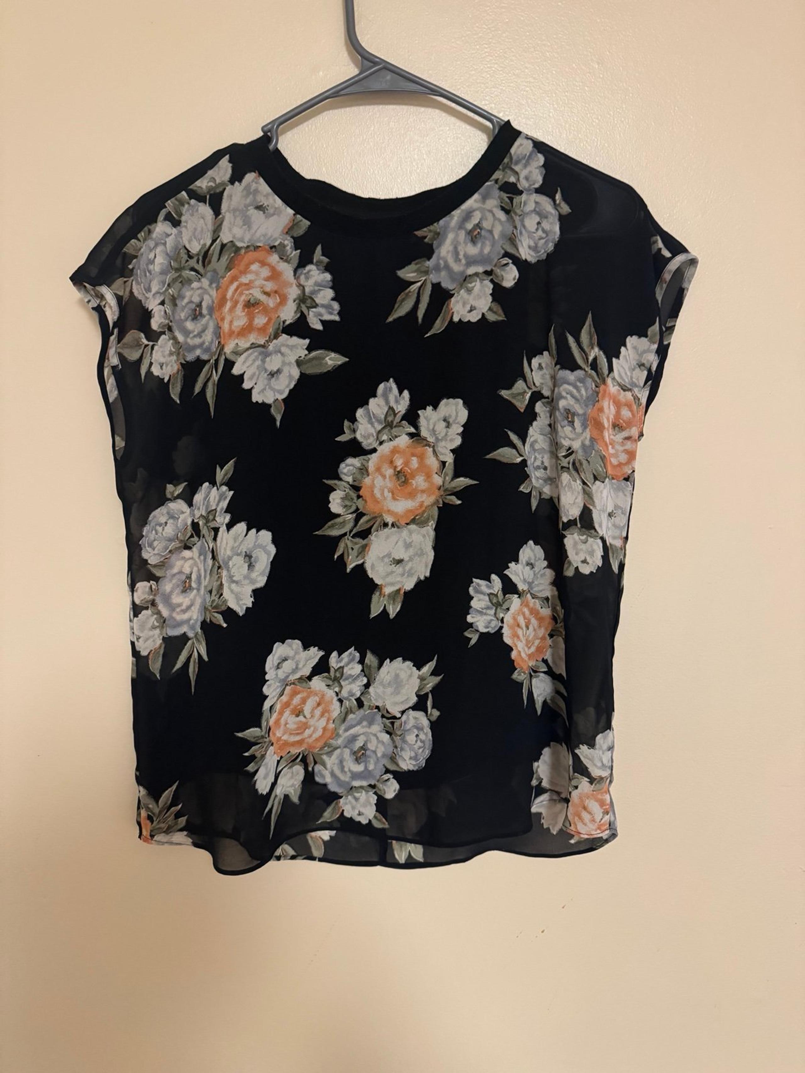 Forever 21 Cap Sleeve Floral Overlay Blouse