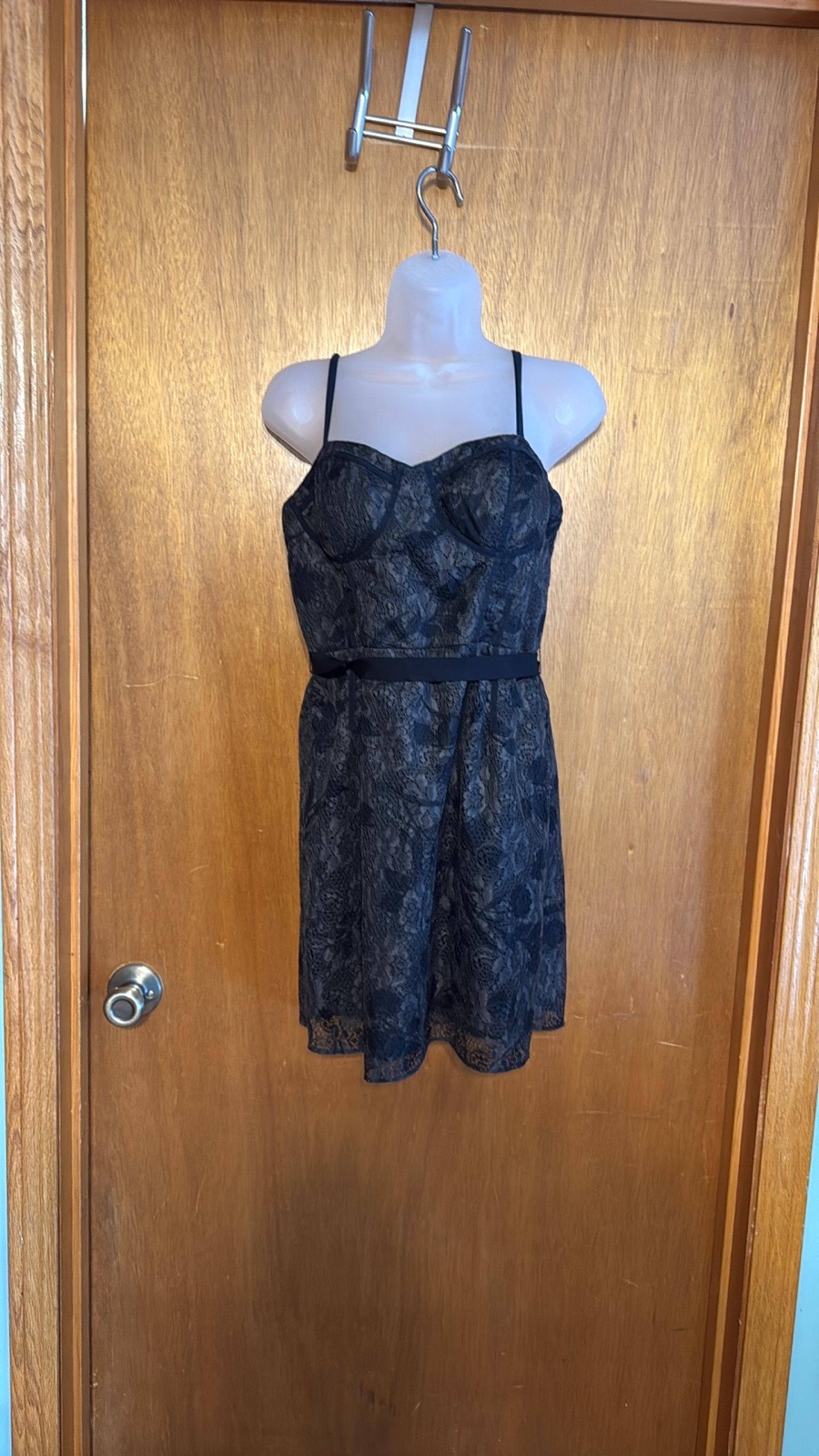 American Eagle Black Lace Overlay Mini Dress sz 6 Like New