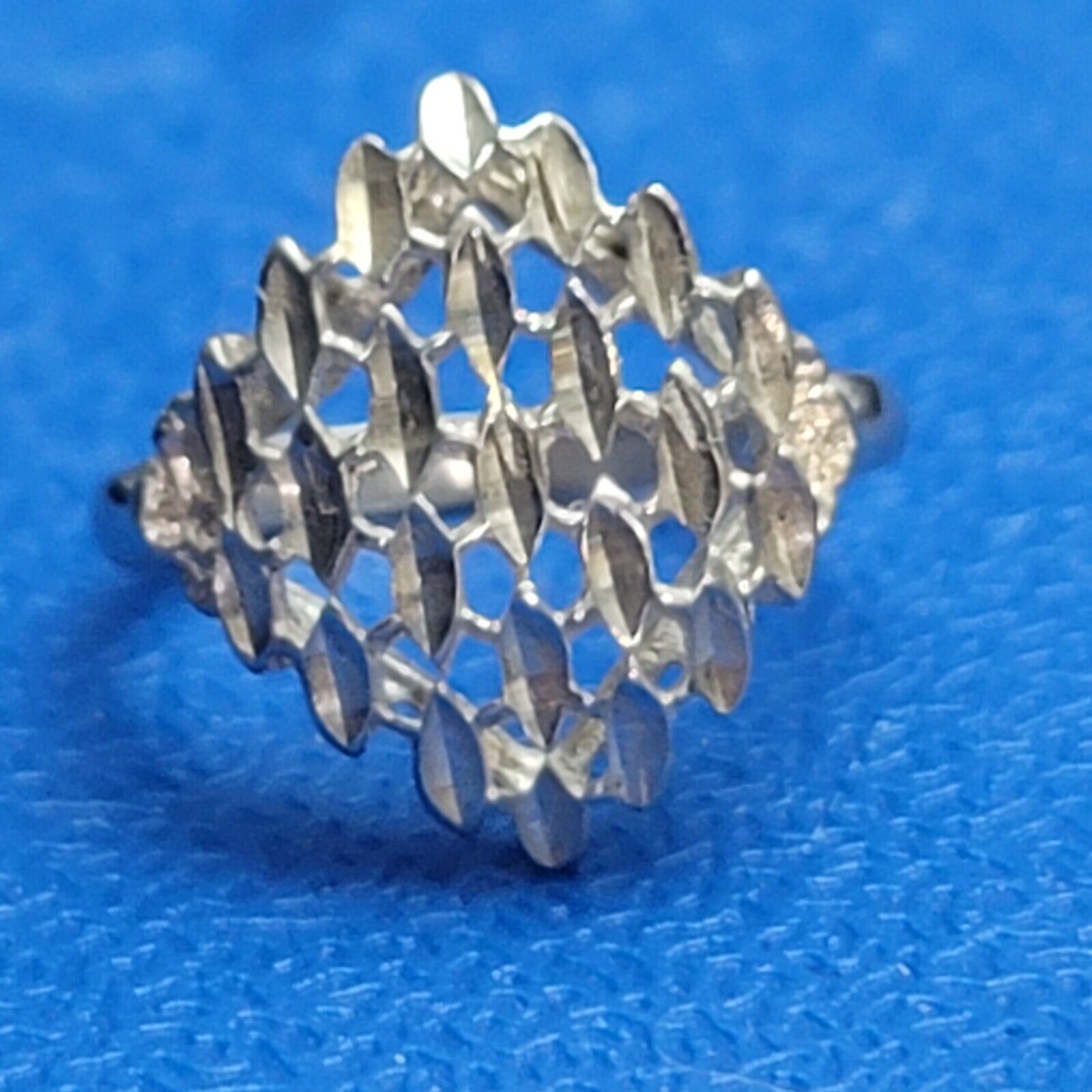 Silpada 925 Sterling Silver Diamond Cut Honeycomb Ladies Ring Size 7