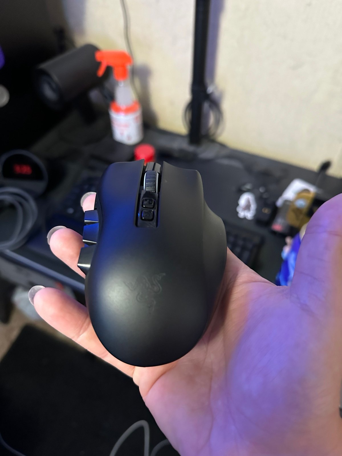 Razer Naga Pro Wireless Gaming Mouse And Razer Mouse Dock Chroma Bundle