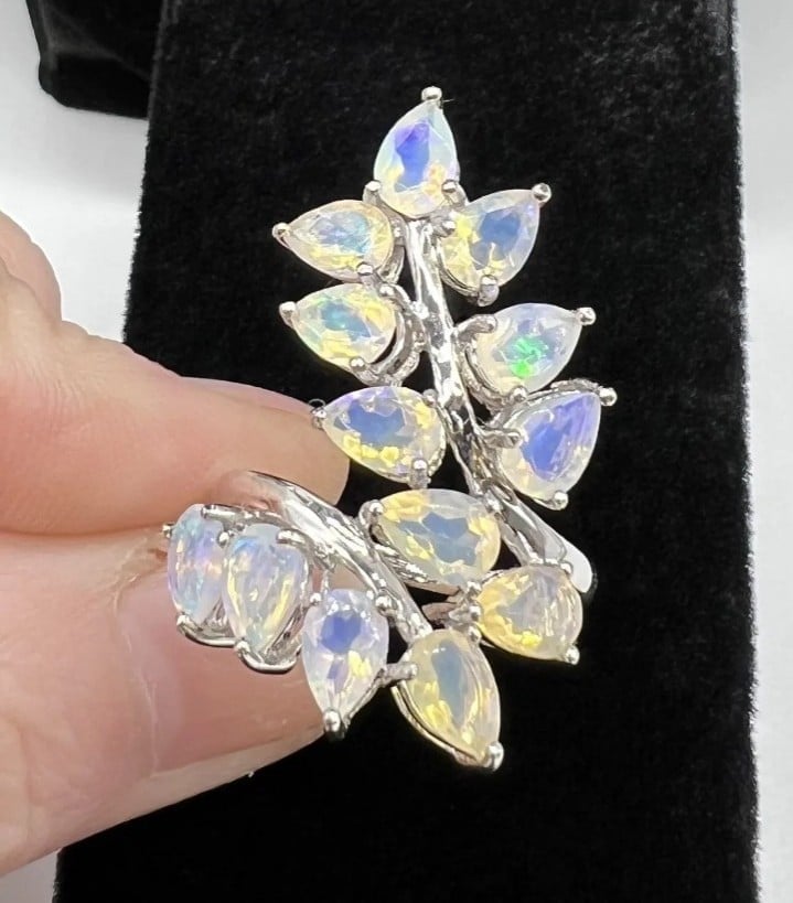 Gorgeous Sterling silver Opal vine ring size 8 band
