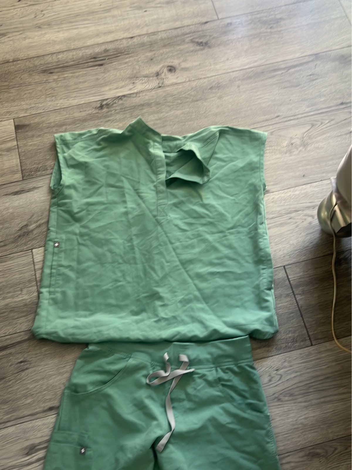 Scrub set