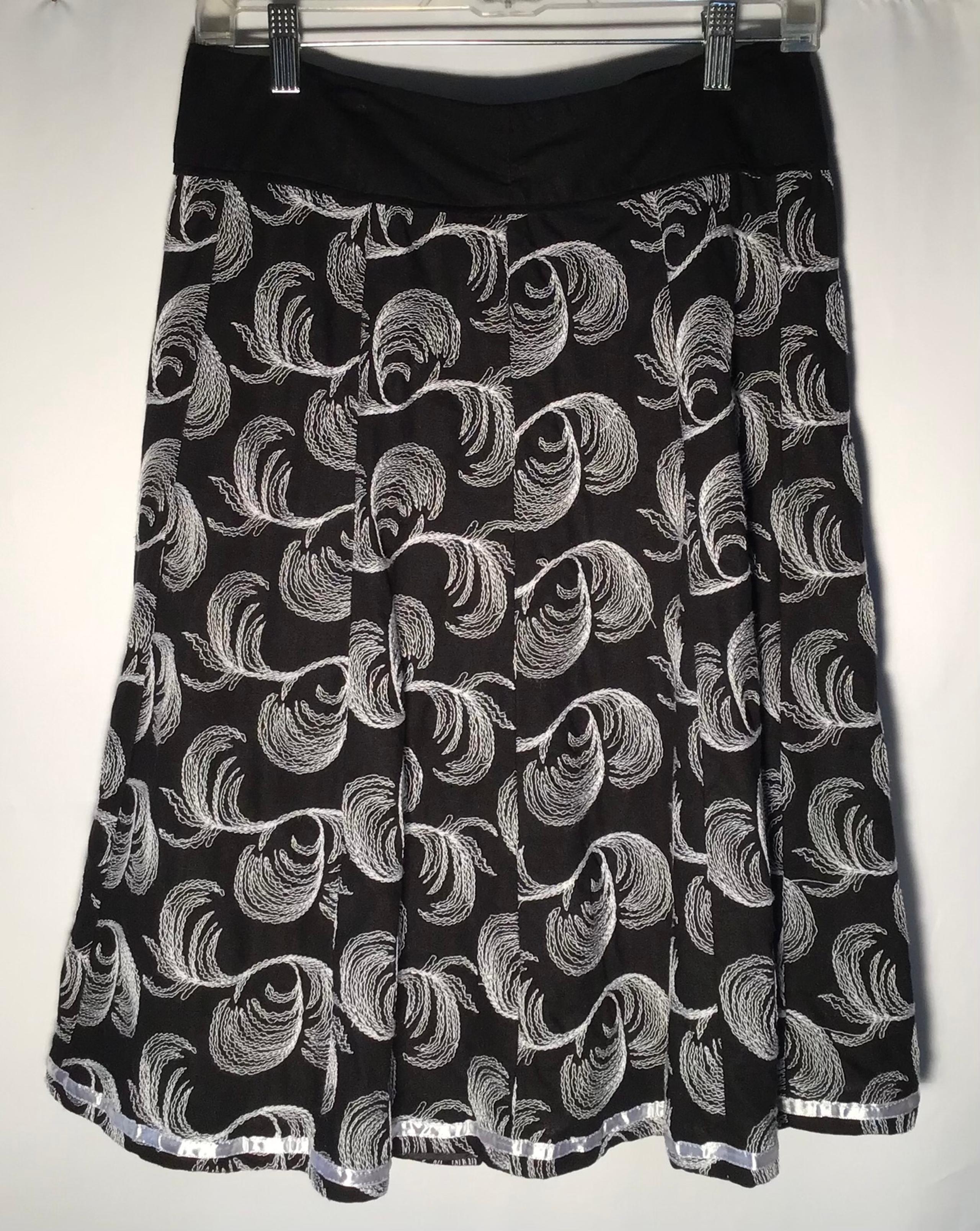 Willi Smith black A line embroidered skirt Size 8