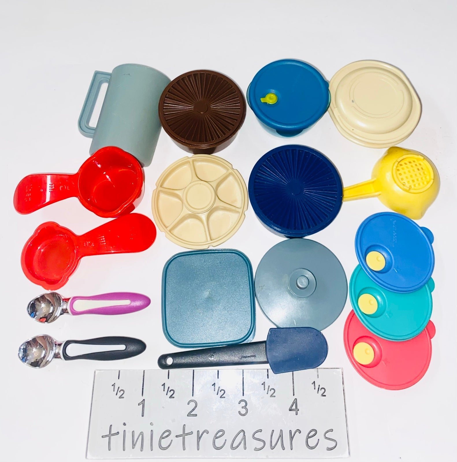 Tupperware Magnet Set Of 15 Lids Scoops Lids colander ultra 21 Vent n Serve