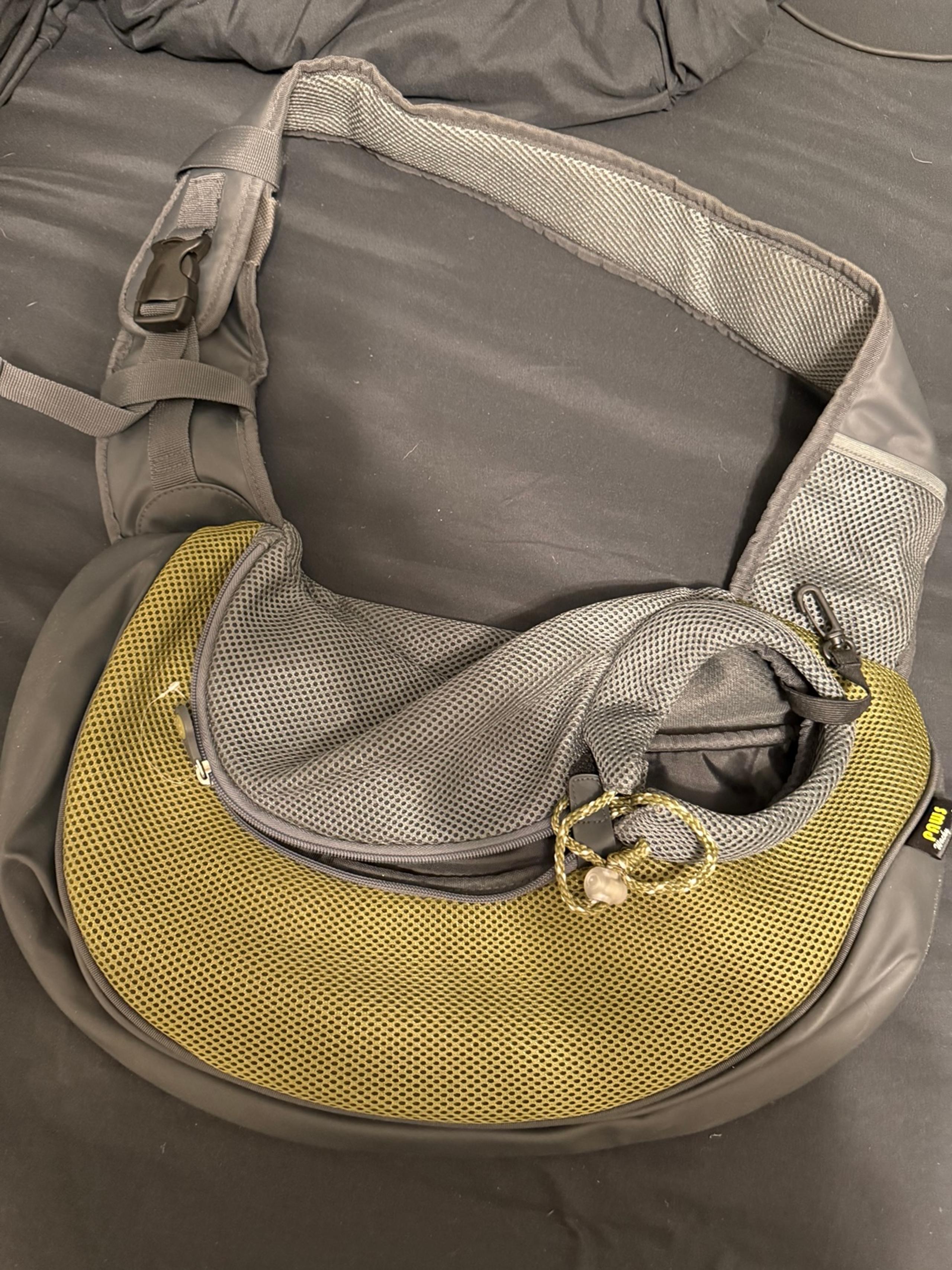 Animal shoulder bag carrier