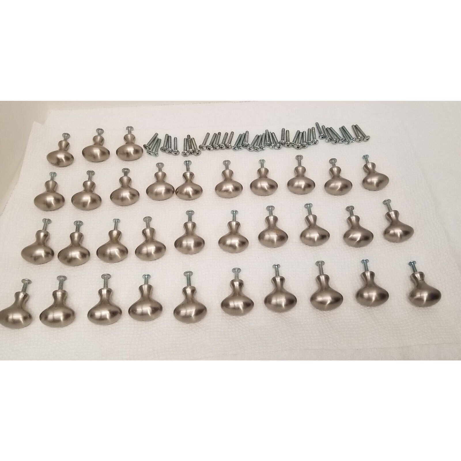 Cabinet and drawer knobs 33 silver stainless steel w/screws + 38 extra screws