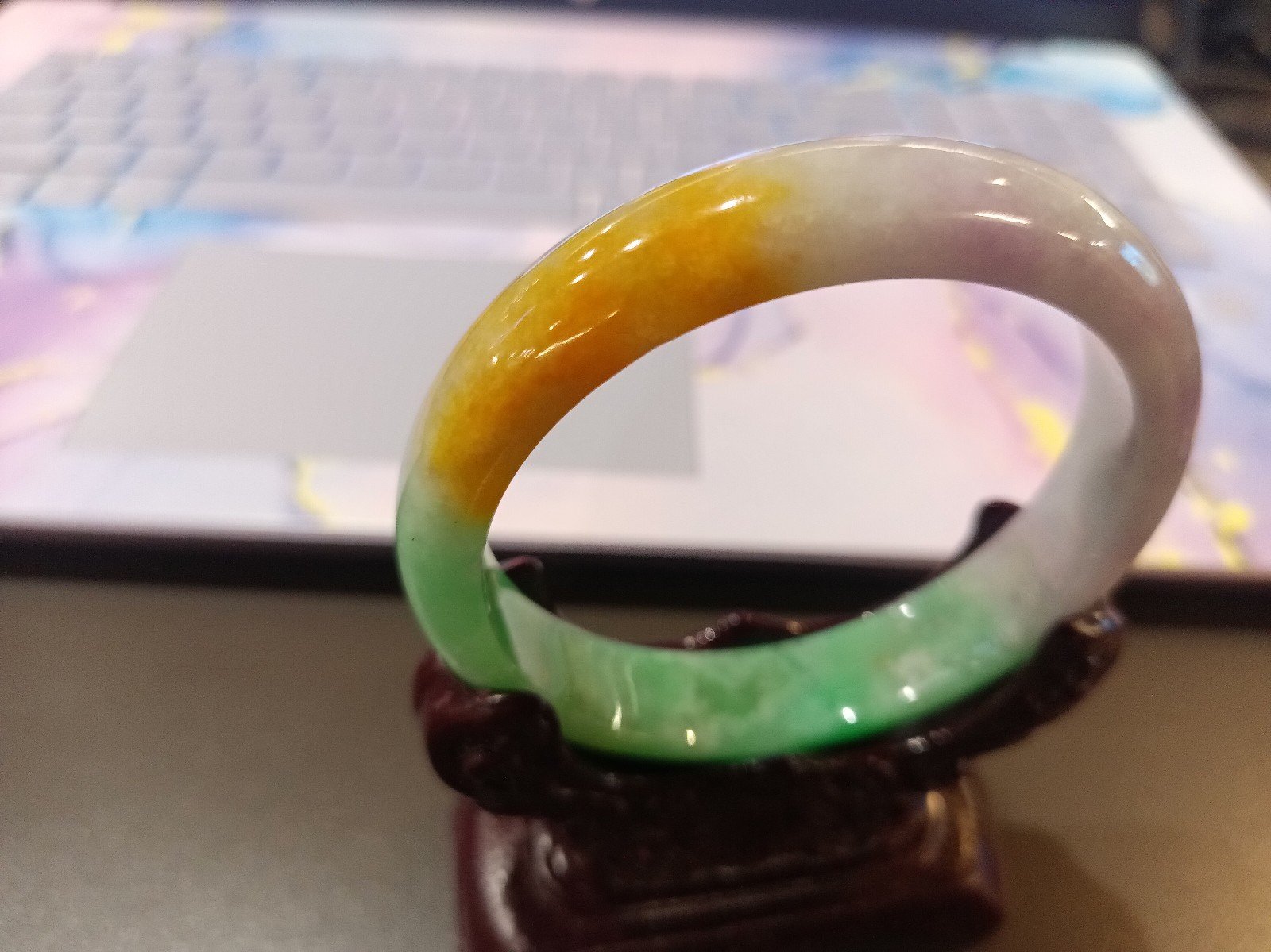 Exquisite jade purple, yellow, green bangle.