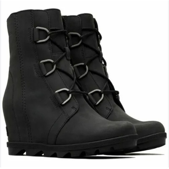 Joan of Arctic wedge ll black leather lace up boots size 7