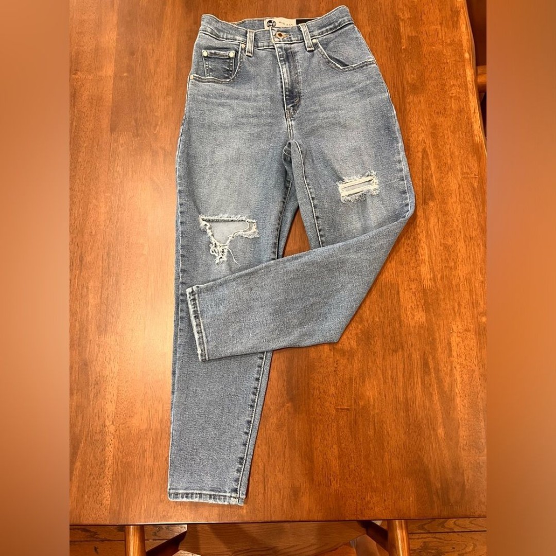 SilverTab Levis High Waist Mom Jeans W26 L27 Blue Distressed Tapered Relaxed Fit