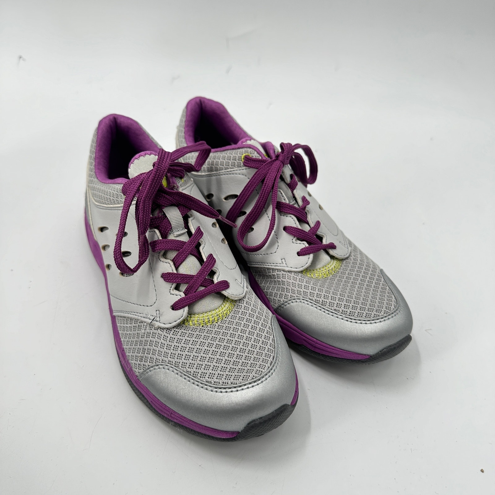 VIONIC Venture Athletic Shoe Sneaker in Purple Gray // 8.5